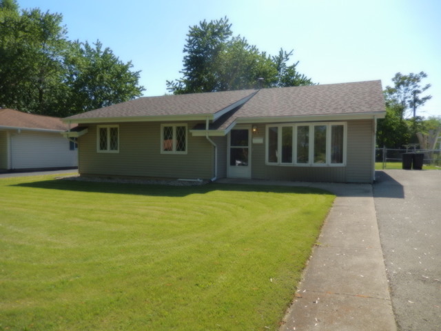 Property Photo for 423 Burke Drive, JOLIET, IL 60433, MLS # 08552163 Property Photo for 423 Burke Drive, JOLIET, IL 60433, MLS # 08552163