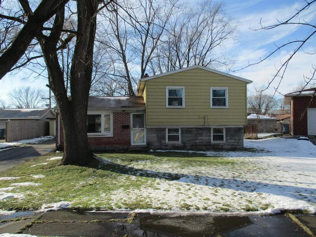 822 N Oakwood Street Griffith, IN 46319 MLS 386397 properties