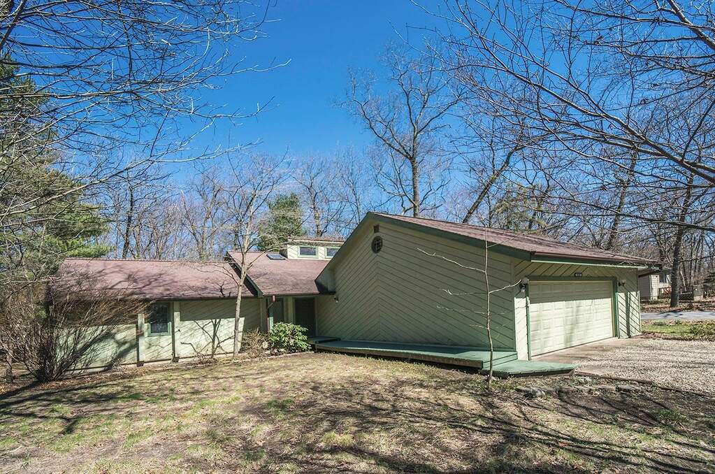 4104 Chippewa Trail Michiana, MI 49117 MLS 412129 properties