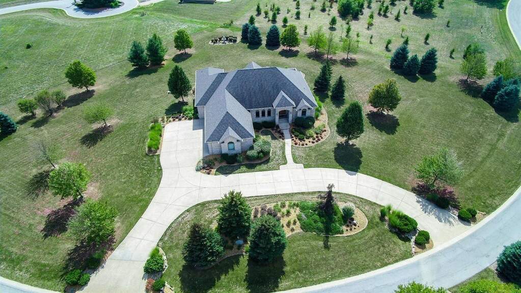 3310 Pepper Creek Bridge Parkway Valparaiso, IN 46385 MLS 451194 properties