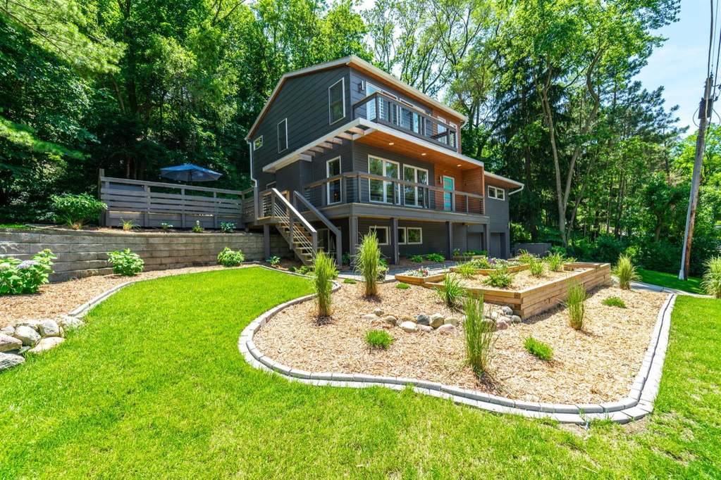 33 Beach Lane Ogden Dunes, IN 46368 MLS 470908 properties