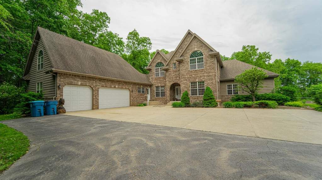 183 E 700 S Kouts, IN 46347 MLS 475430 properties