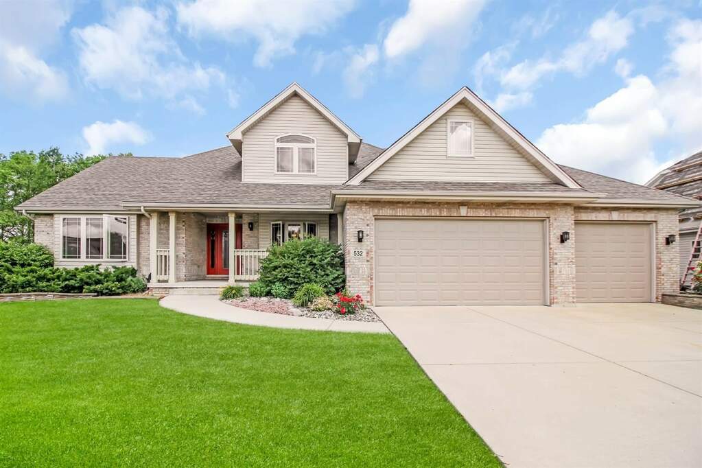 532 Meadow Ridge Drive Schererville, IN 46375 MLS 476194 properties