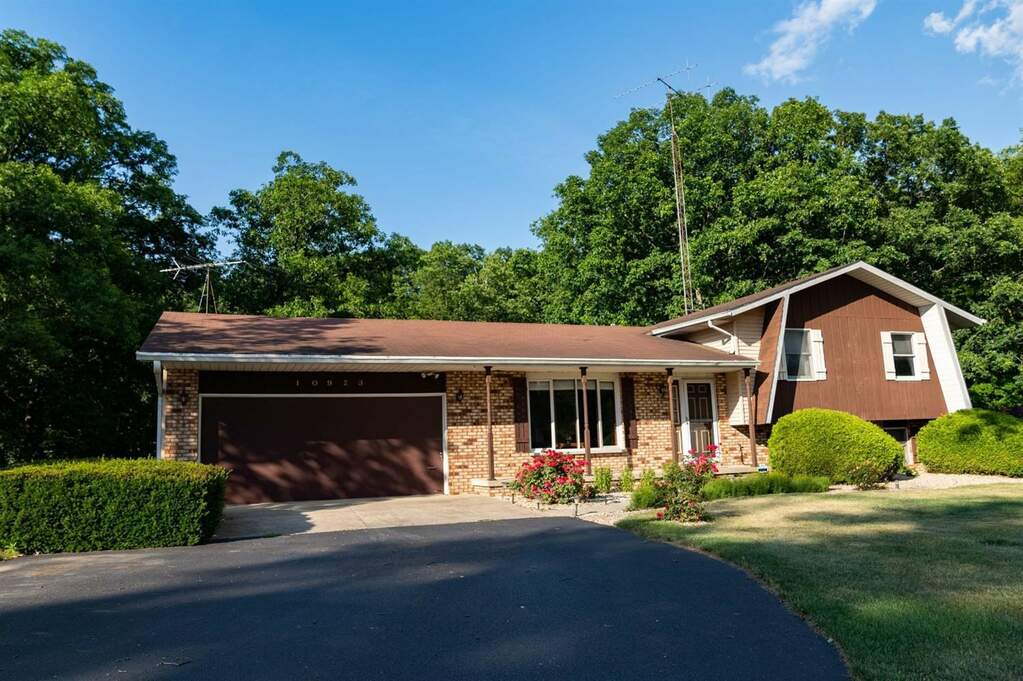 10923 Potomac Drive Demotte, IN 46310 MLS 477454 properties