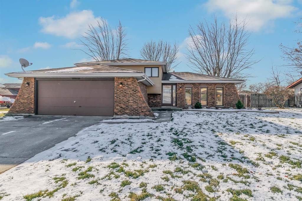 4021 W 76th Avenue Merrillville, IN 46410 MLS 486935 properties