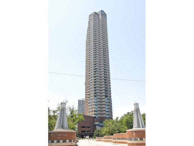 3660 N Lake Shore Drive #404 Chicago, Illinois 60613 - Image 1