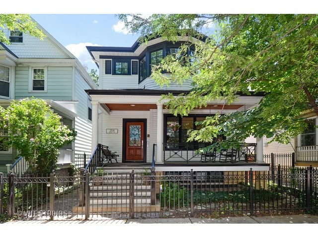 2519 W Leland Avenue Chicago, Illinois 60625 - Image 1