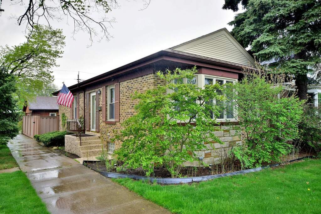 7701 W Devon Avenue Chicago, IL 60631 MLS 09598609 properties