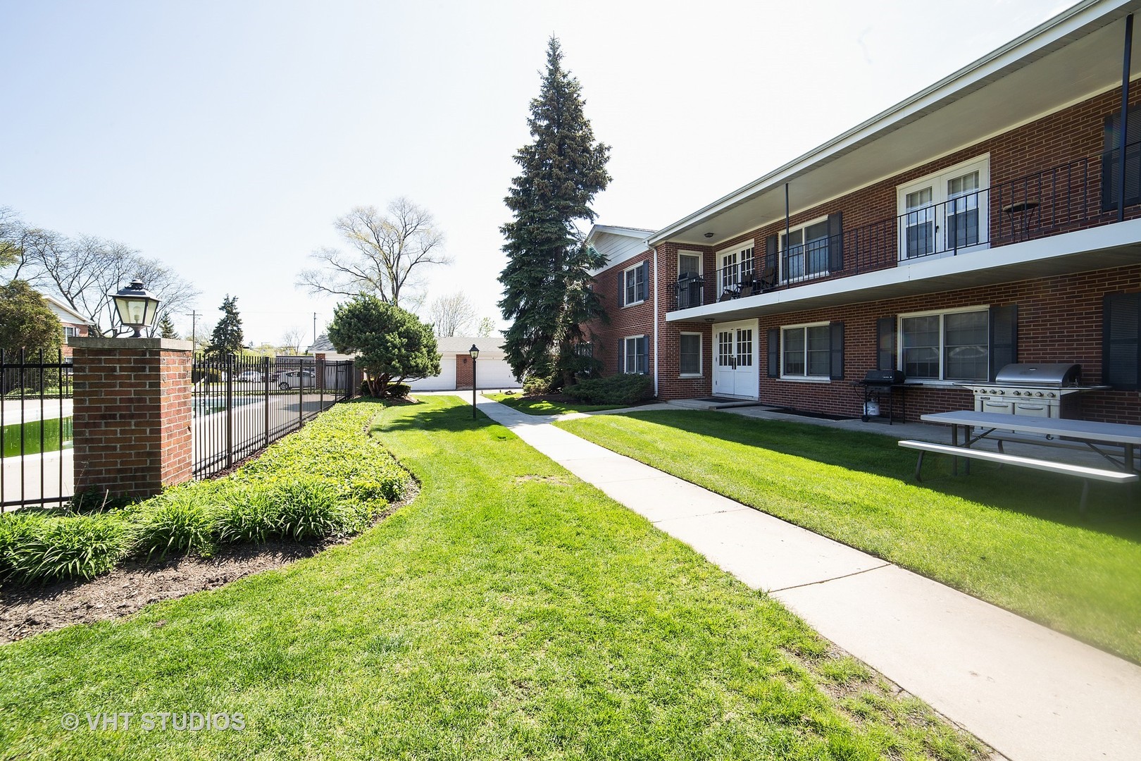 2816 Dundee Road 13A Northbrook, IL 60062 MLS 09620389 properties