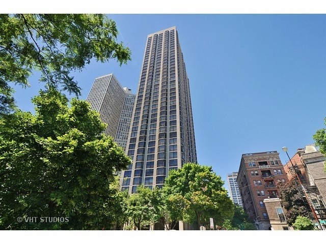 2650 N Lakeview Avenue #2405 Chicago, Illinois 60614 - Image 1