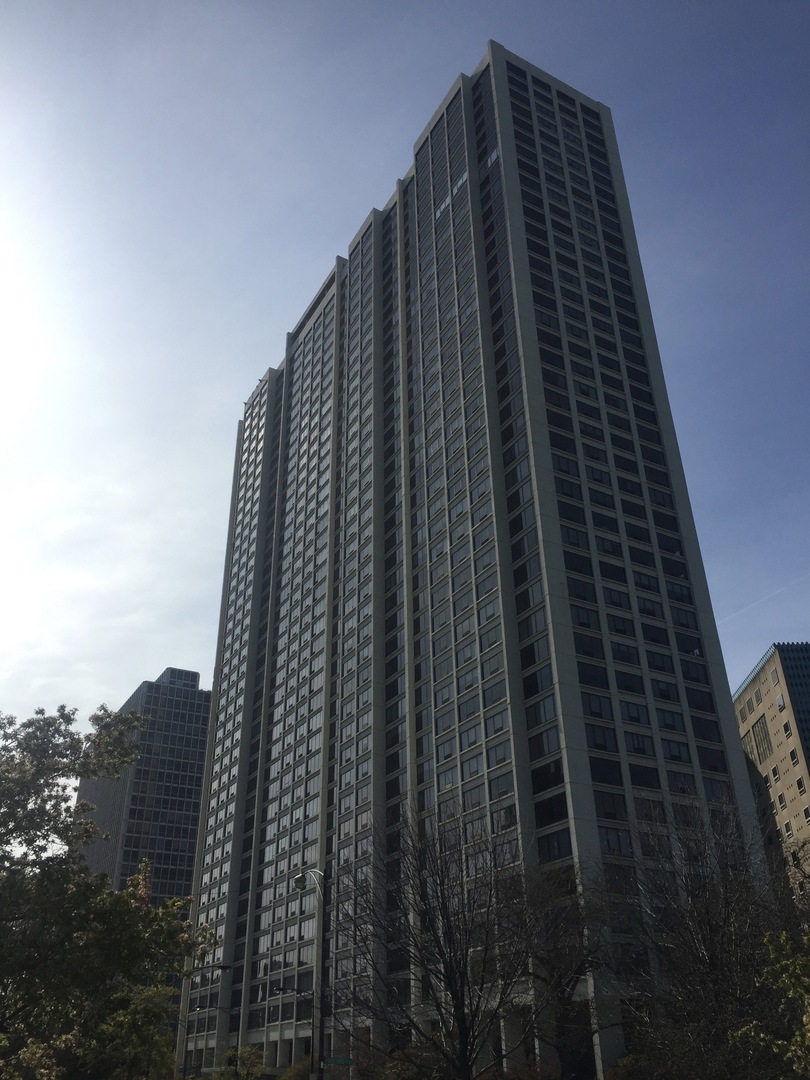 2800 N Lake Shore Drive #4215 Chicago, Illinois 60657 - Image 1