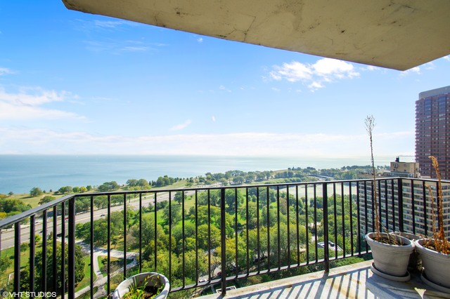 339 W Barry Avenue #25A Chicago, Illinois 60657 - Image 4