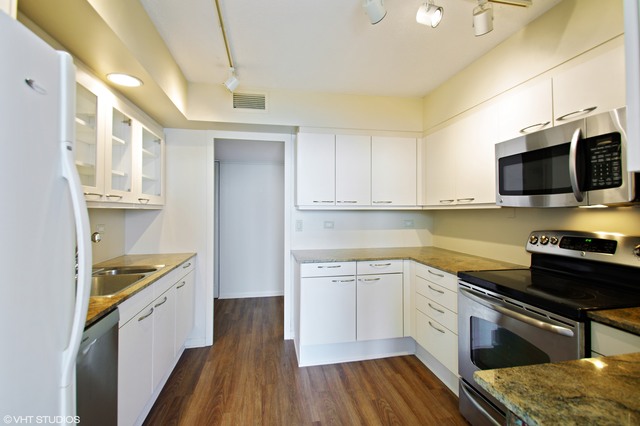 339 W Barry Avenue #25A Chicago, Illinois 60657 - Image 5
