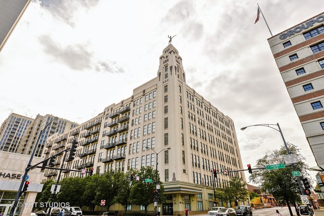 758 N Larrabee Street #403 Chicago, Illinois 60654 - Image 1