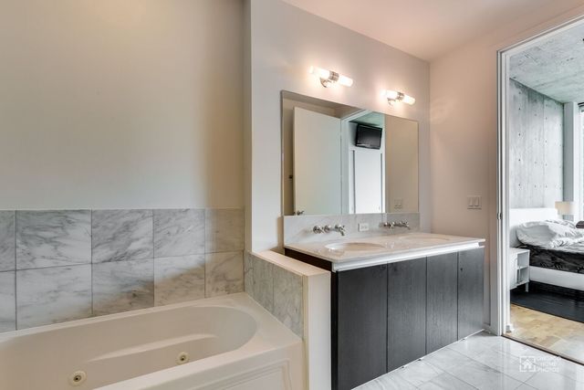 600 N Fairbanks Court #1604 Chicago, Illinois 60611 - Image 20