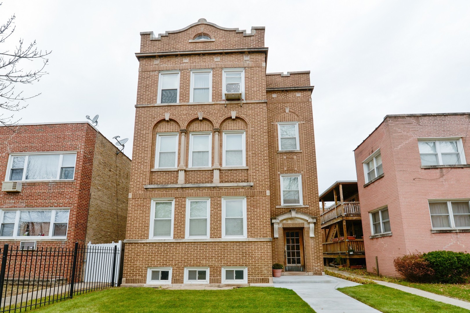 2634 W Farragut Avenue 2 Chicago, IL 60625 MLS 09801328 properties