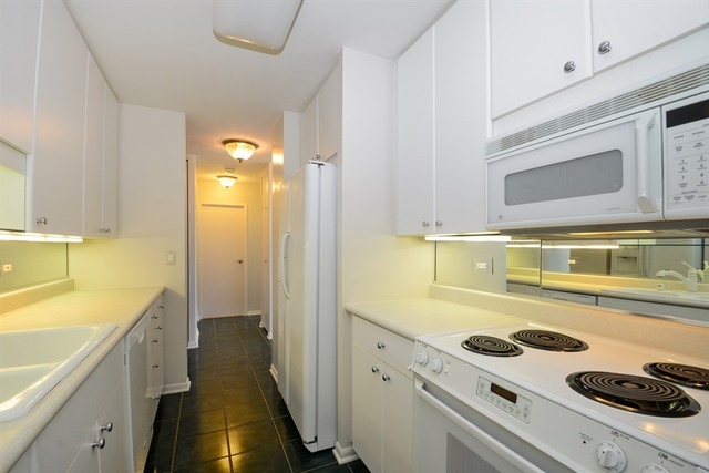 111 E Chestnut Street #34G Chicago, Illinois 60611 - Image 4