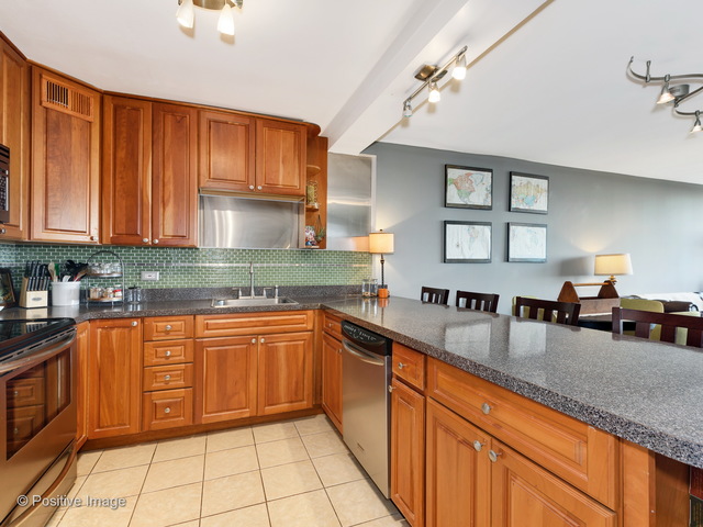 5415 N Sheridan Road #802 Chicago, Illinois 60640 - Image 7