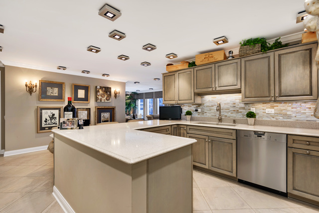 200 E Delaware Place #16F Chicago, Illinois 60611 - Image 7