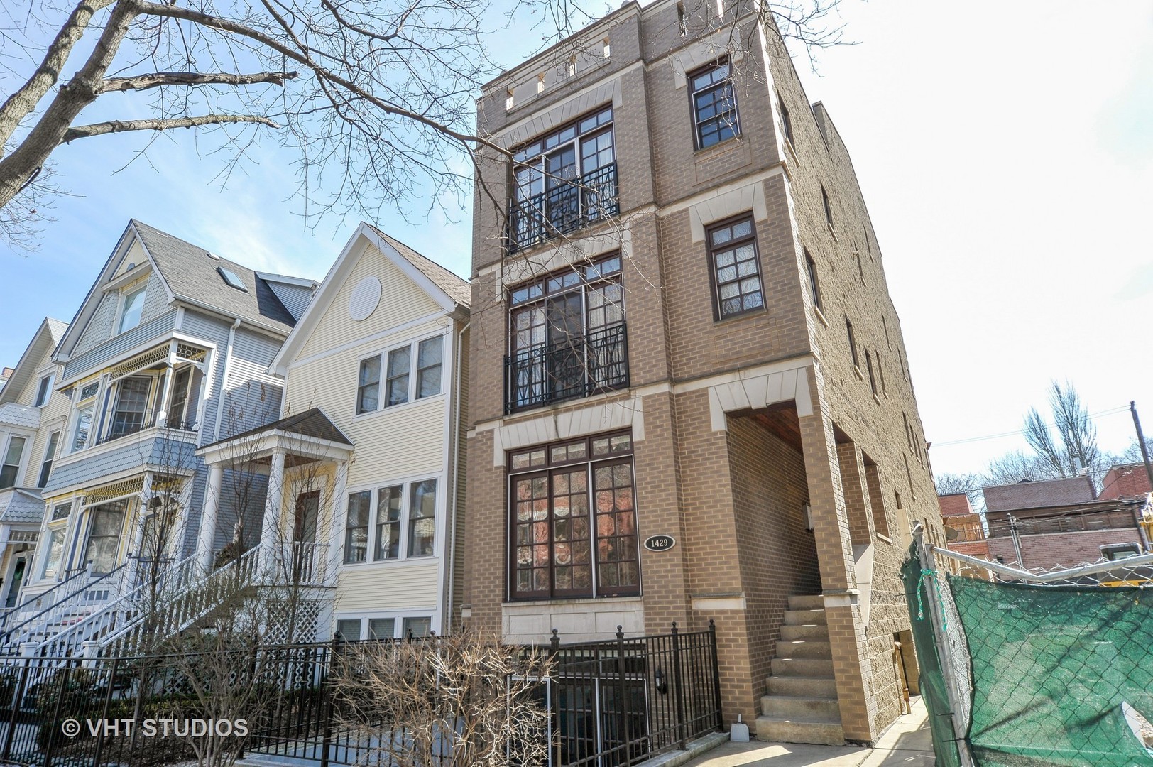 1429 W Henderson Street 1 Chicago, IL 60657 MLS 09910288 properties