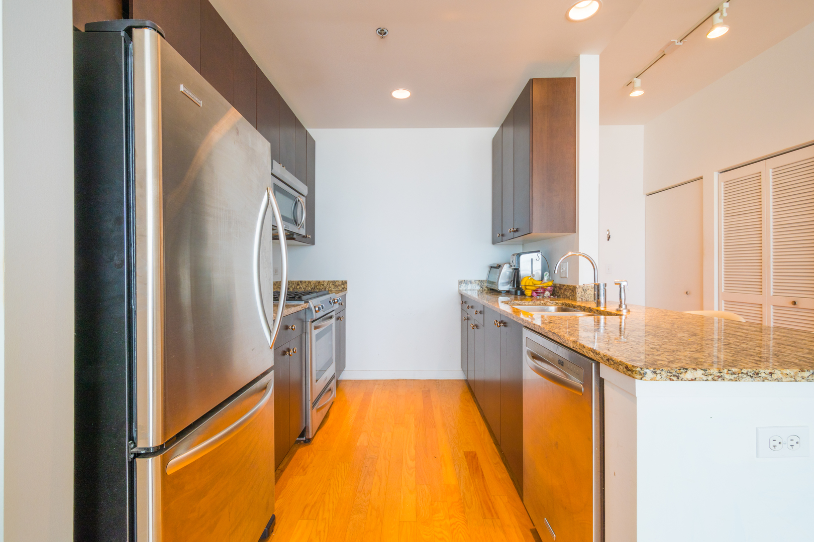 303 W Ohio Street #2601 Chicago, Illinois 60654 - Image 8