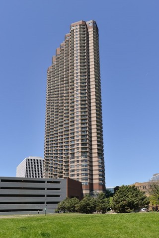 3660 N Lake Shore Drive #2104 Chicago, Illinois 60613 - Image 1