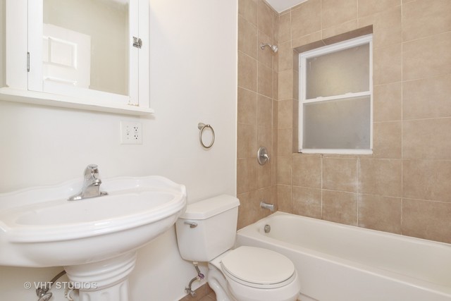 2620 W Rosemont Avenue #2 Chicago, Illinois 60659 - Image 11
