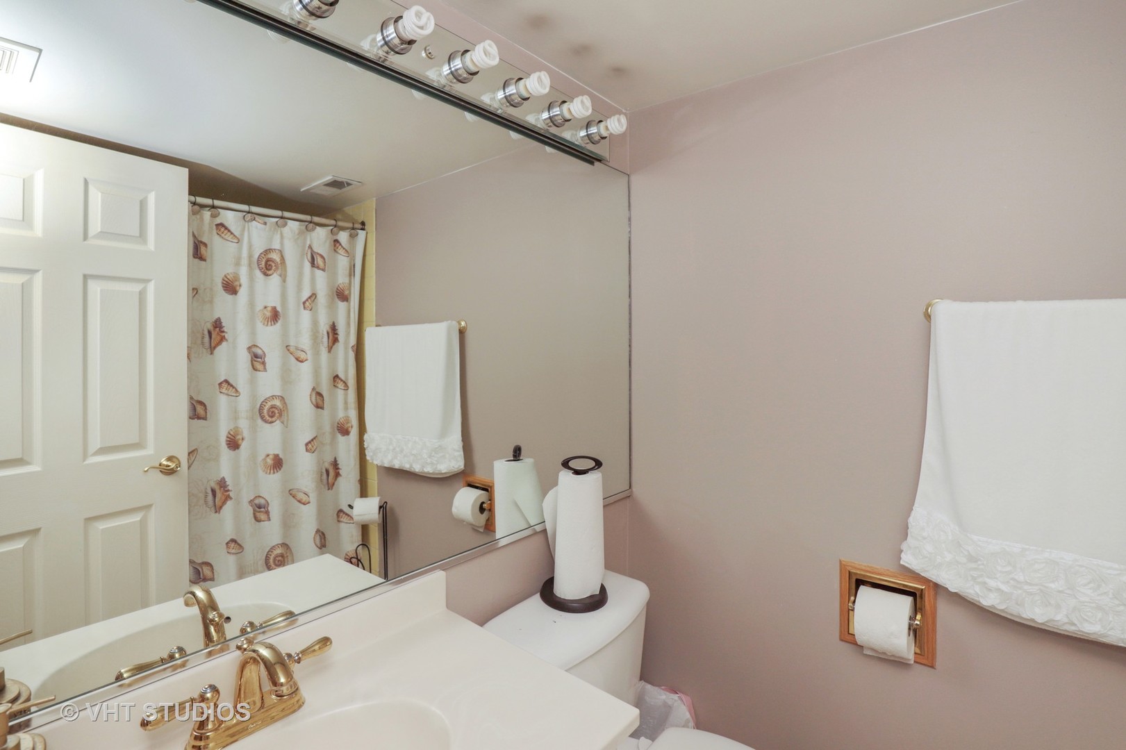 547 W Park Avenue #B Libertyville, Illinois 60048 - Image 21