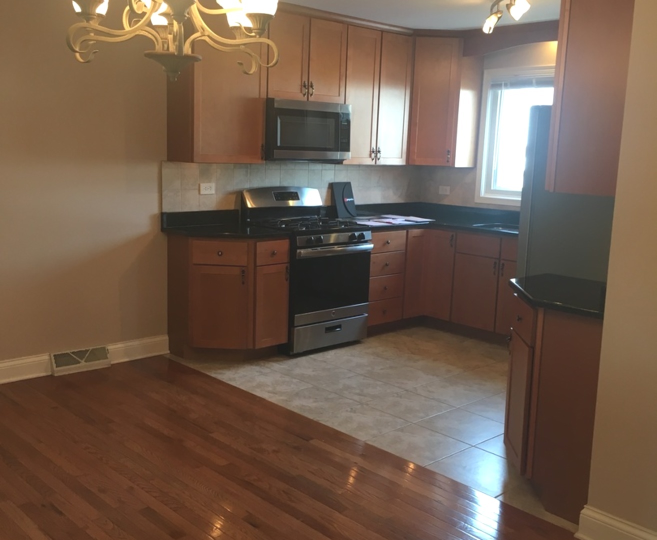 547 W Park Avenue #B Libertyville, Illinois 60048 - Image 8