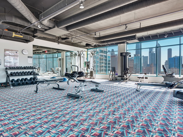 340 W Superior Street #1012 Chicago, Illinois 60654 - Image 18