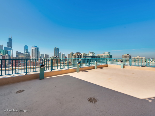 340 W Superior Street #1012 Chicago, Illinois 60654 - Image 19