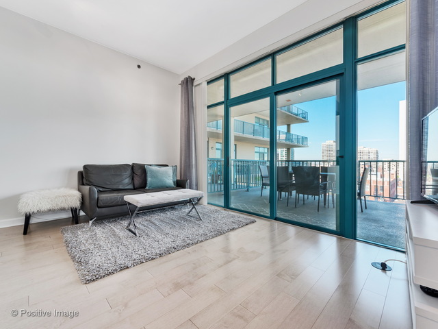 340 W Superior Street #1012 Chicago, Illinois 60654 - Image 4