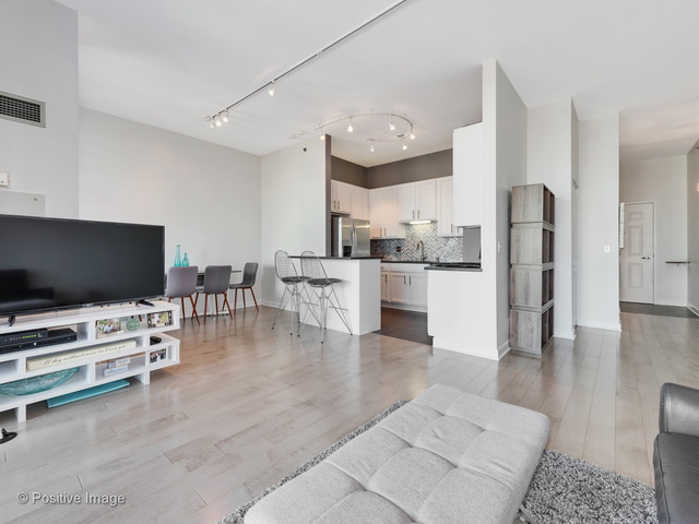 340 W Superior Street #1012 Chicago, Illinois 60654 - Image 5