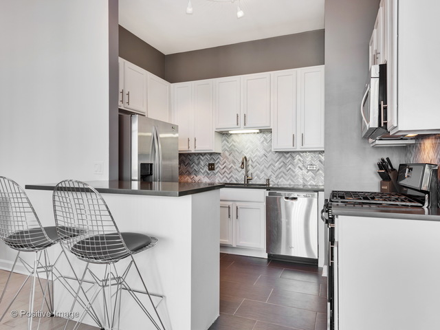 340 W Superior Street #1012 Chicago, Illinois 60654 - Image 7