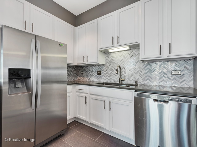 340 W Superior Street #1012 Chicago, Illinois 60654 - Image 9