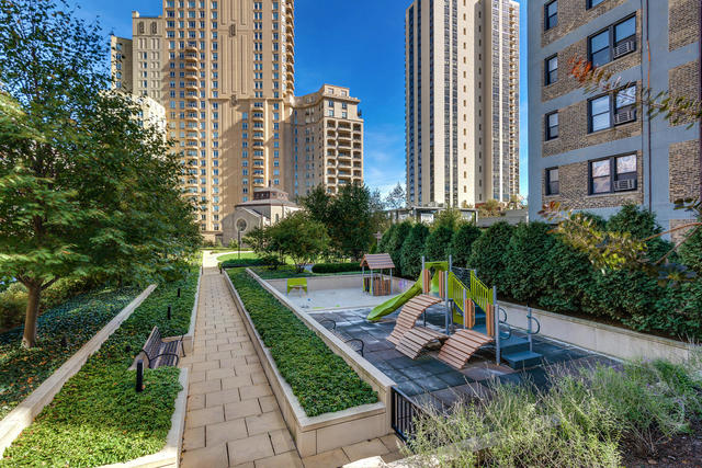 2550 N Lakeview Avenue #S1504 Chicago, Illinois 60614 - Image 29