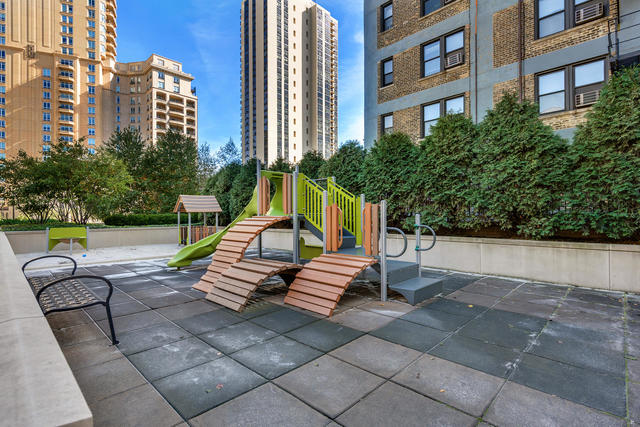 2550 N Lakeview Avenue #S1504 Chicago, Illinois 60614 - Image 30