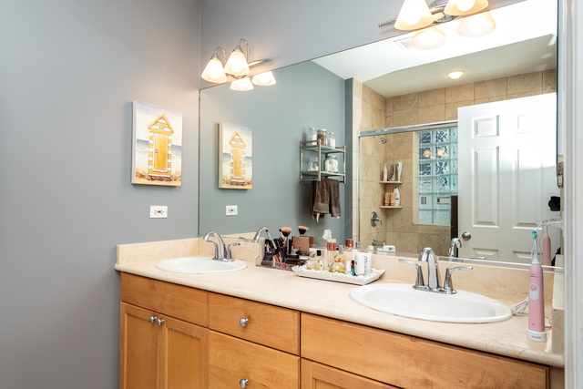 3217 N Kenmore Avenue #3 Chicago, Illinois 60657 - Image 11
