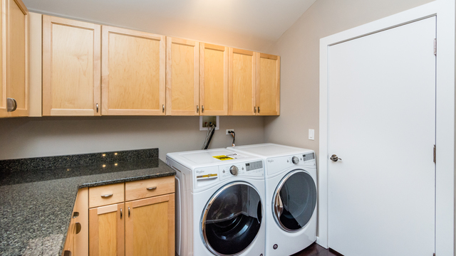 4756 W Bryn Mawr Avenue Chicago, Illinois 60646 - Image 27