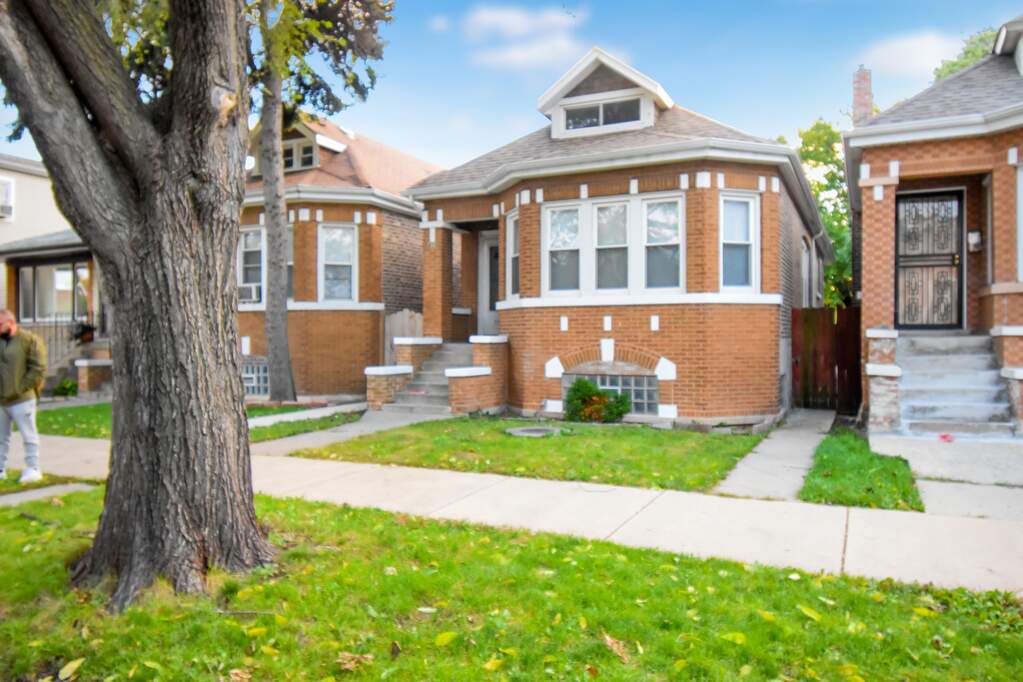 7341 S Oakley Avenue Chicago, IL 60636 MLS 10112046 properties