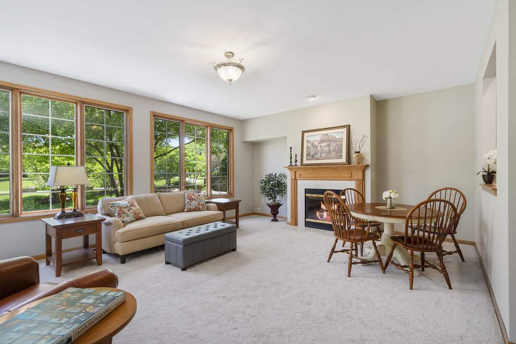 320 Delnor Glen Drive St. Charles, Illinois 60174 - Image 4