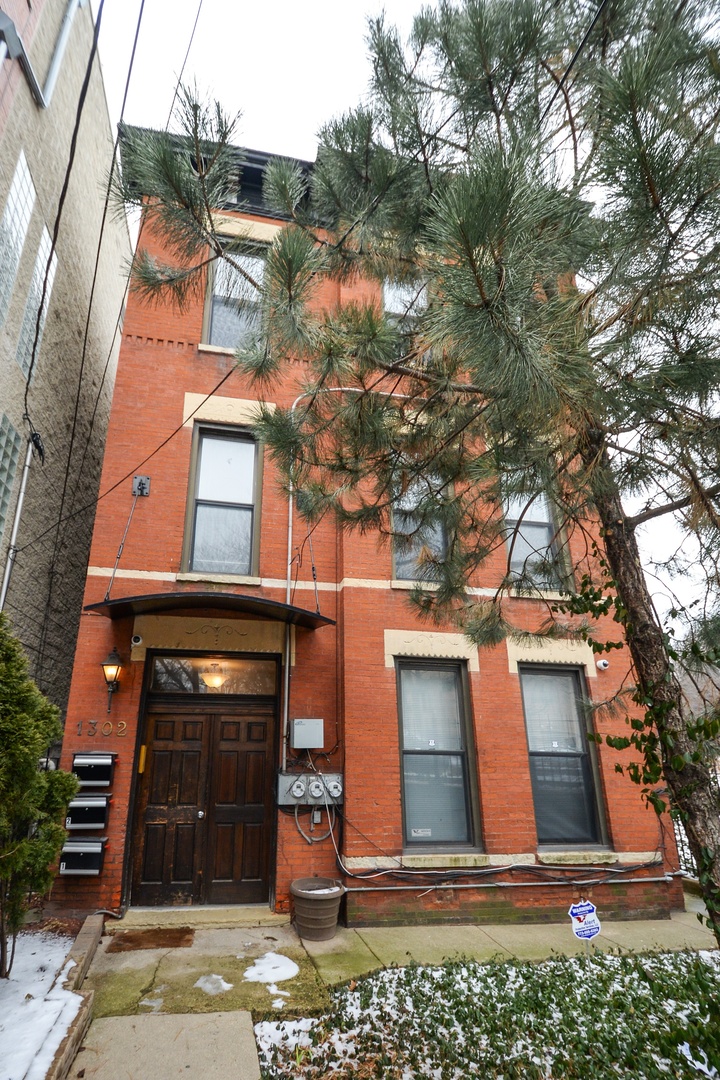 1302 N Cleveland Avenue 1 Chicago, IL 60610 MLS 10147505 properties