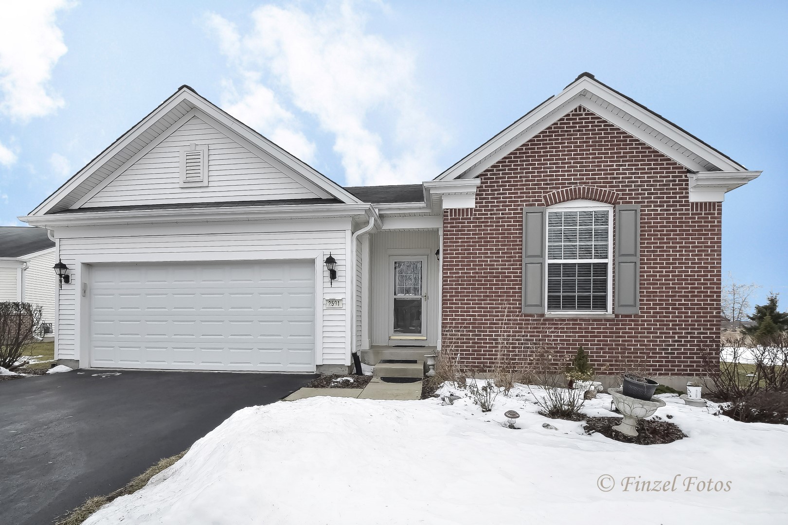 2591 Lane Elgin, IL 60124 MLS 10266425 properties