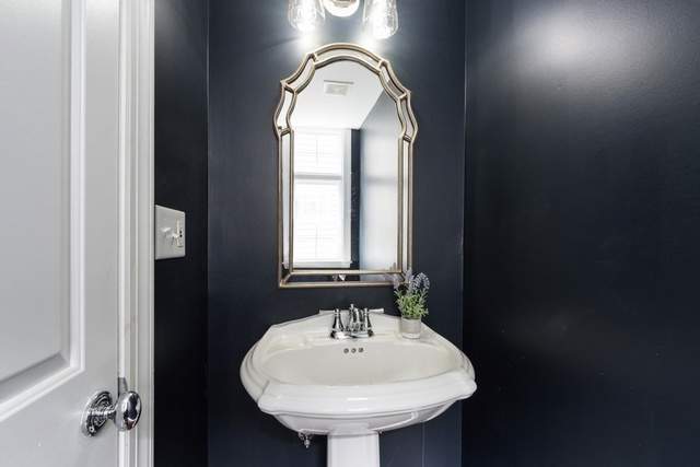 1437 Asbury Avenue Winnetka, Illinois 60093 - Image 16