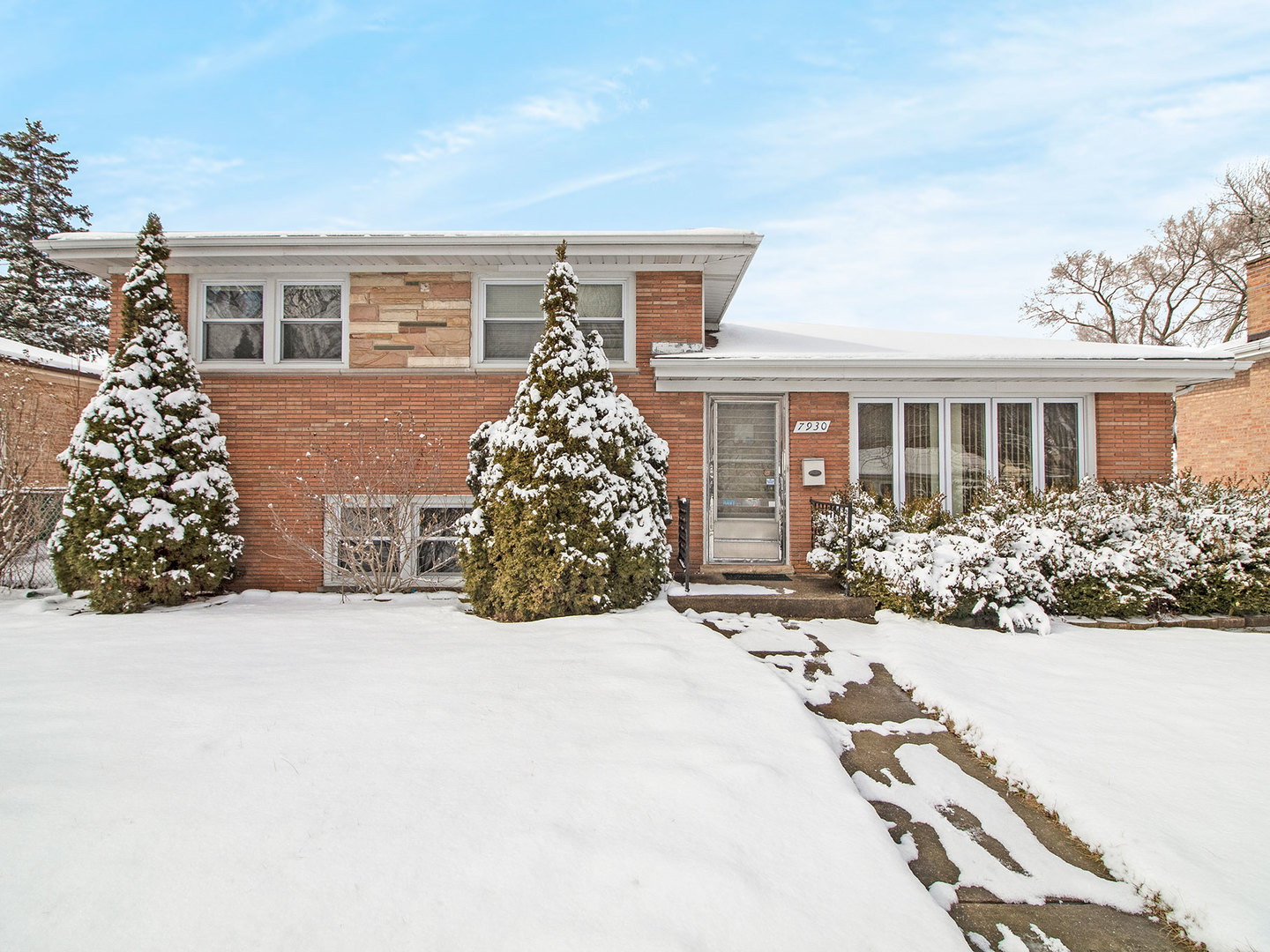 7930 Mayfield Avenue Burbank, IL 60459 MLS 10274120 properties