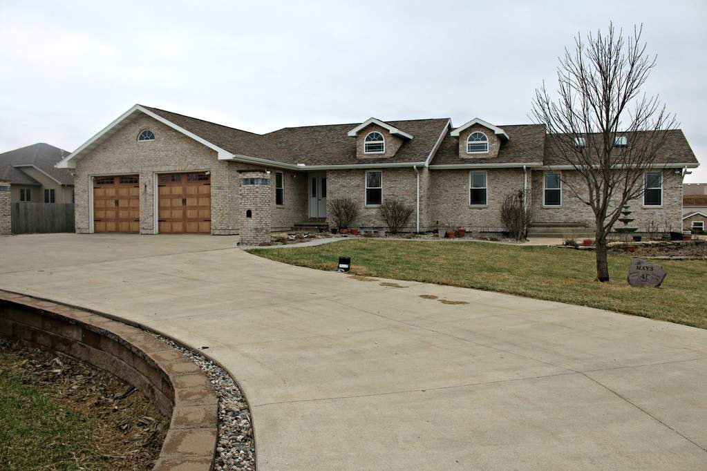 300 W Walnut Street Paxton, IL 60957 MLS 10325208 properties