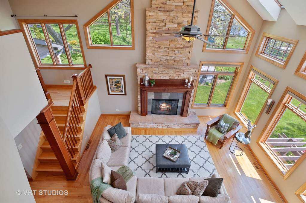 23762 W Rosemont Lane Lake Villa, Illinois 60046 - 2 Story Great Room/Living Room