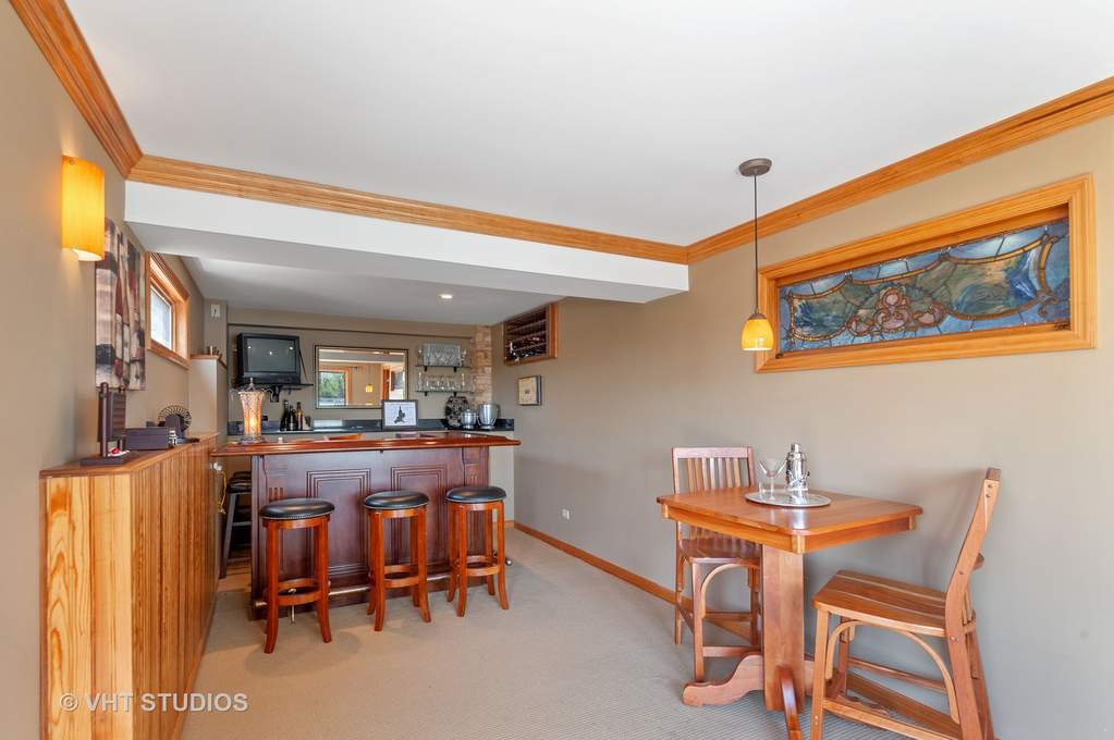 23762 W Rosemont Lane Lake Villa, Illinois 60046 - Bar/Pub Room with Slider to Outdoor Entertainment Space