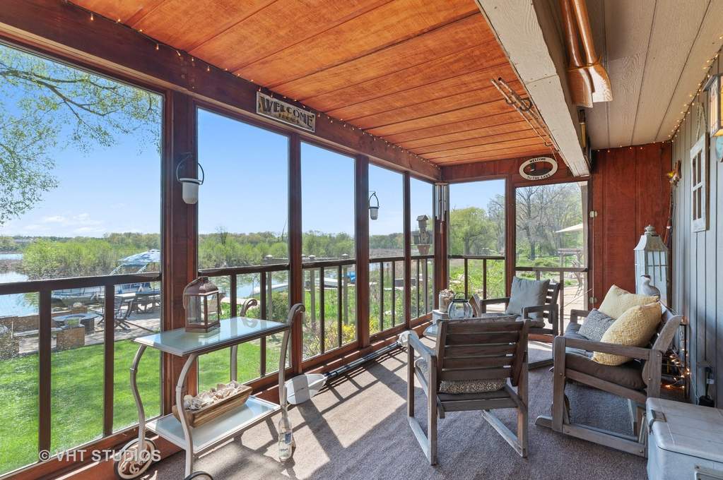 23762 W Rosemont Lane Lake Villa, Illinois 60046 - Sliders from Recreation Room lead to Screened Porch