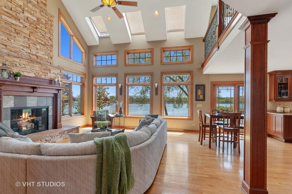 23762 W Rosemont Lane Lake Villa, Illinois 60046 - 2 Story Great Room/Living Room